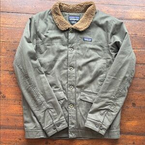 Patagonia Green Jacket with Fur Collar. Mens Large. Like New!